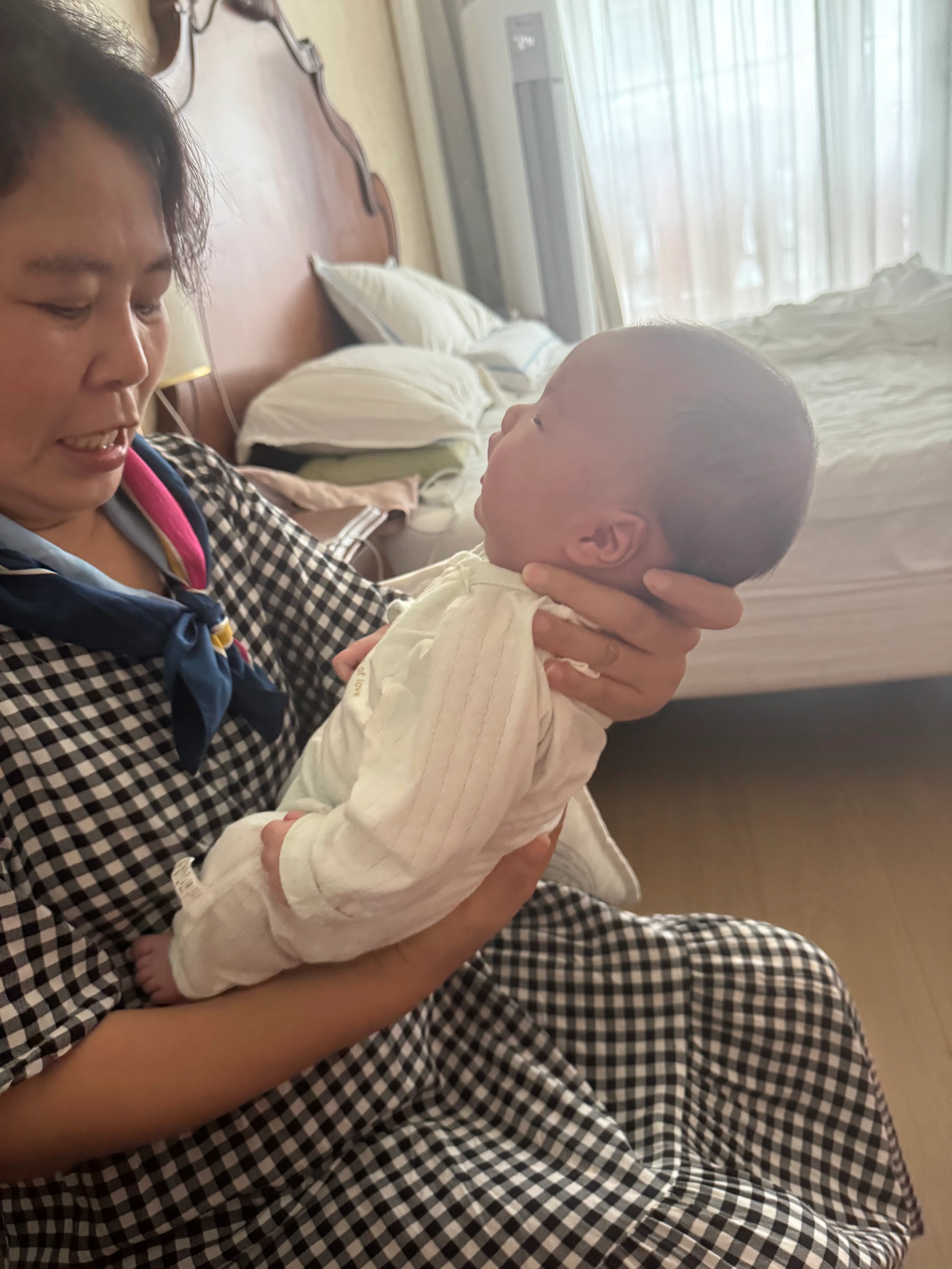 在奶奶们的怀里要起飞